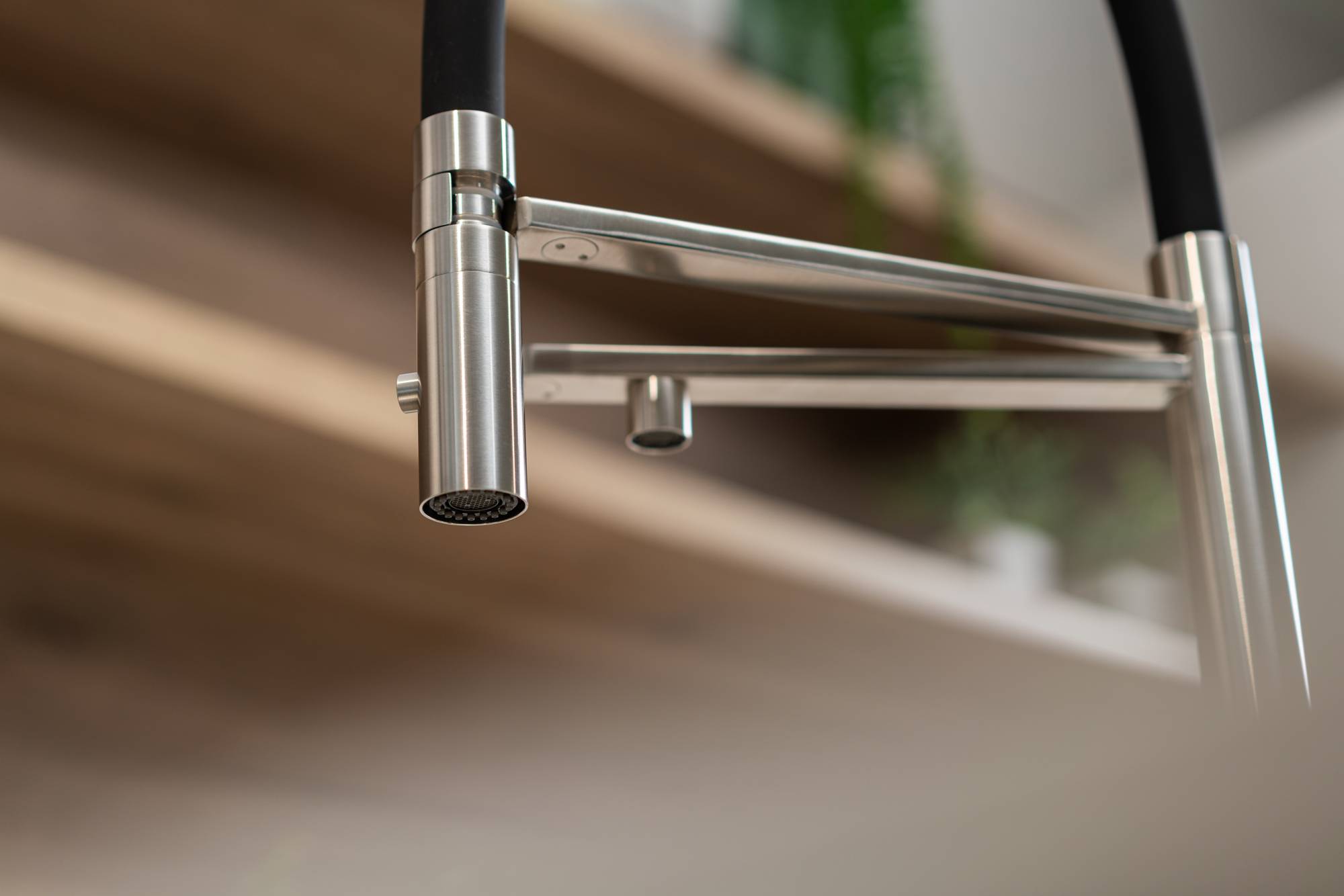 3 Wege Wasserhahn Edelstahl Massiv Küchenarmatur mit blau 360° schwenkbarem Auslauf und abnehmbare 2 strahl Handbrause - Geburstet