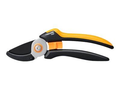 Schwarz-orange Fiskars-Gartenschere mit gekrümmten Klingen auf weißem Hintergrund