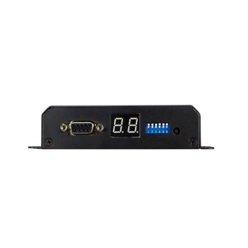 Schwarzes elektronisches Steuermodul mit DB9-Anschluss, zweistelliger LED-Anzeige, blauen DIP-Schaltern und einem kleinen Seitenport auf weißem Hintergrund.