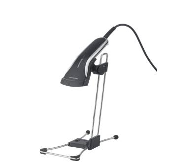 Schwarzer Dokumentenscanner auf einem Ständer montiert mit angeschlossenem Kabel, freigestellt auf weißem Hintergrund.