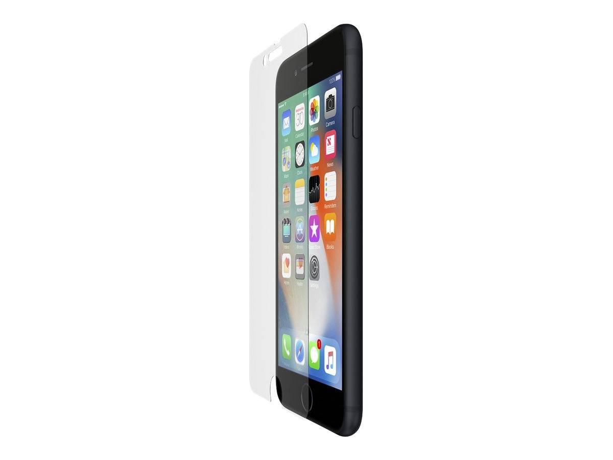 Schwarzes iPhone in Profilansicht mit einer transparenten Schutzfolie auf weißem Hintergrund.