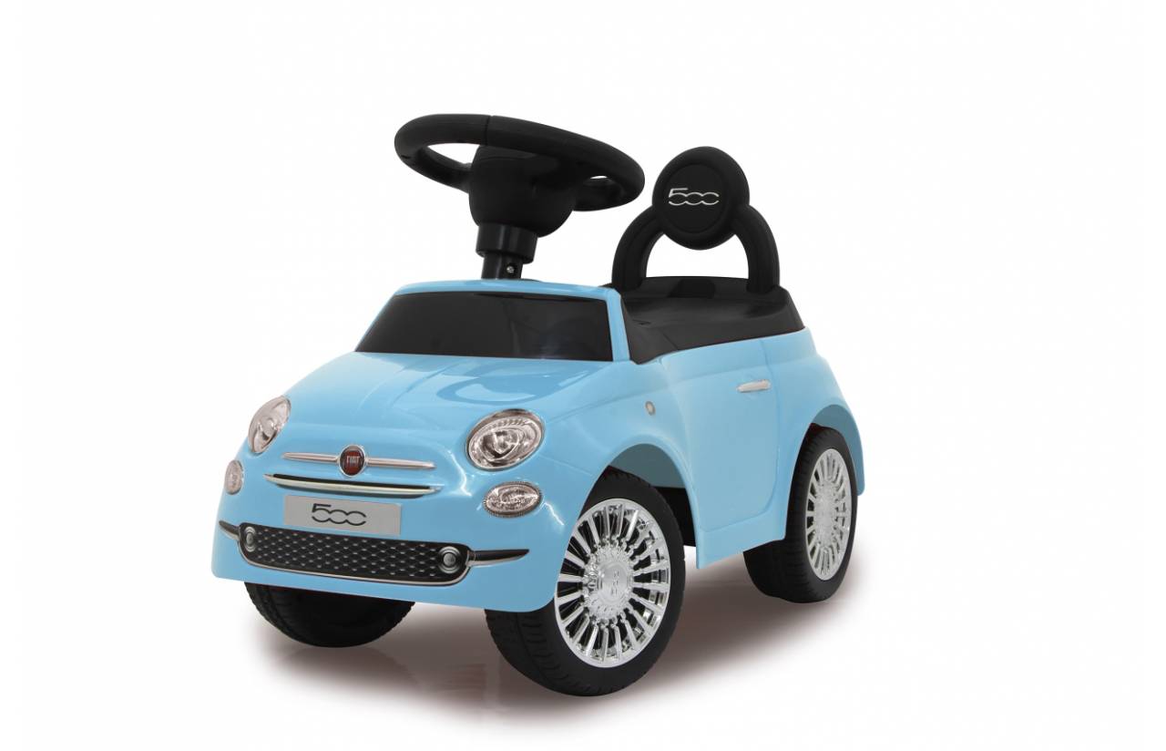 Hellblaues Kinderfahrzeug im Fiat-500-Stil mit Lenkrad und schwarzem Sitz auf weißem Hintergrund.