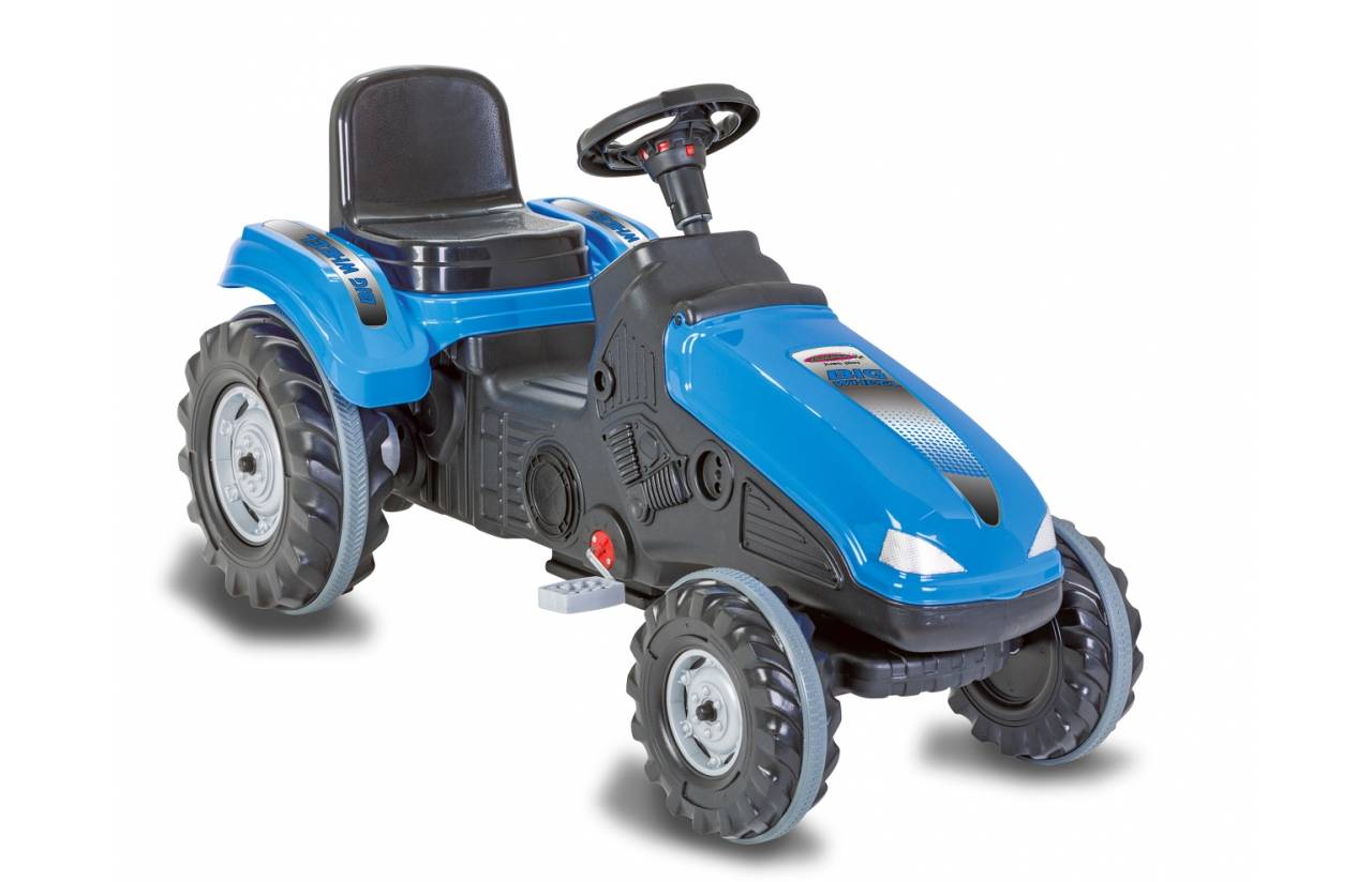 Blauer kindgerechter Spielzeugtraktor mit schwarzem Sitz und Lenkrad auf weißem Hintergrund.