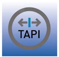 TAPI-Logo mit einem Kreis, bidirektionalen Pfeilen und dem Wort „TAPI