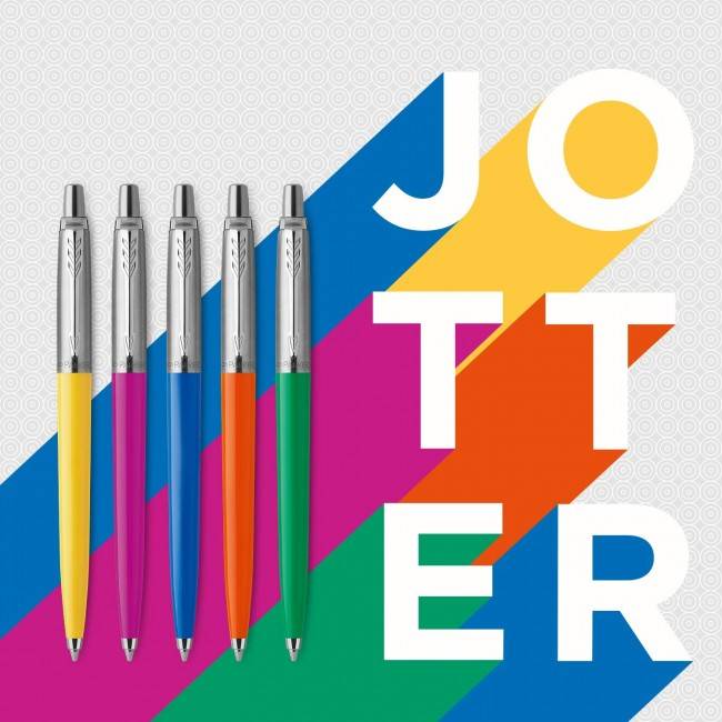 Fünf farbenfrohe Stifte neben dem Wort „JOTTER