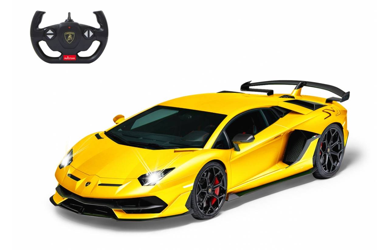 Gelber Lamborghini-Sportwagen mit schwarzem Rennlenkrad in der Einfassung oben links, dargestellt auf weißem Hintergrund.