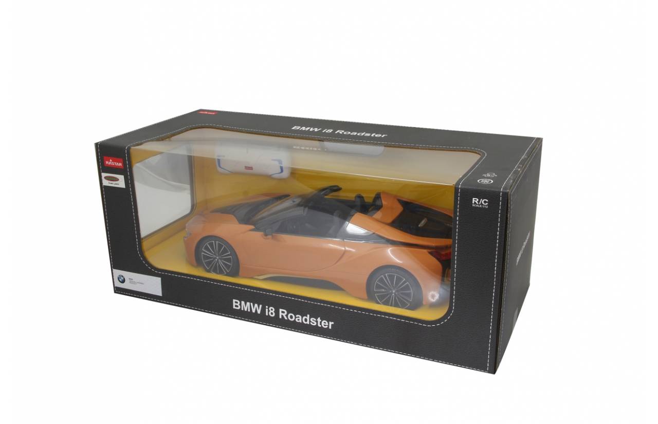BMW i8 Roadster Ferngesteuerte Spielzeugauto in schwarzer Verpackung mit transparentem Fenster, das das orangefarbene Modell im Inneren zeigt.