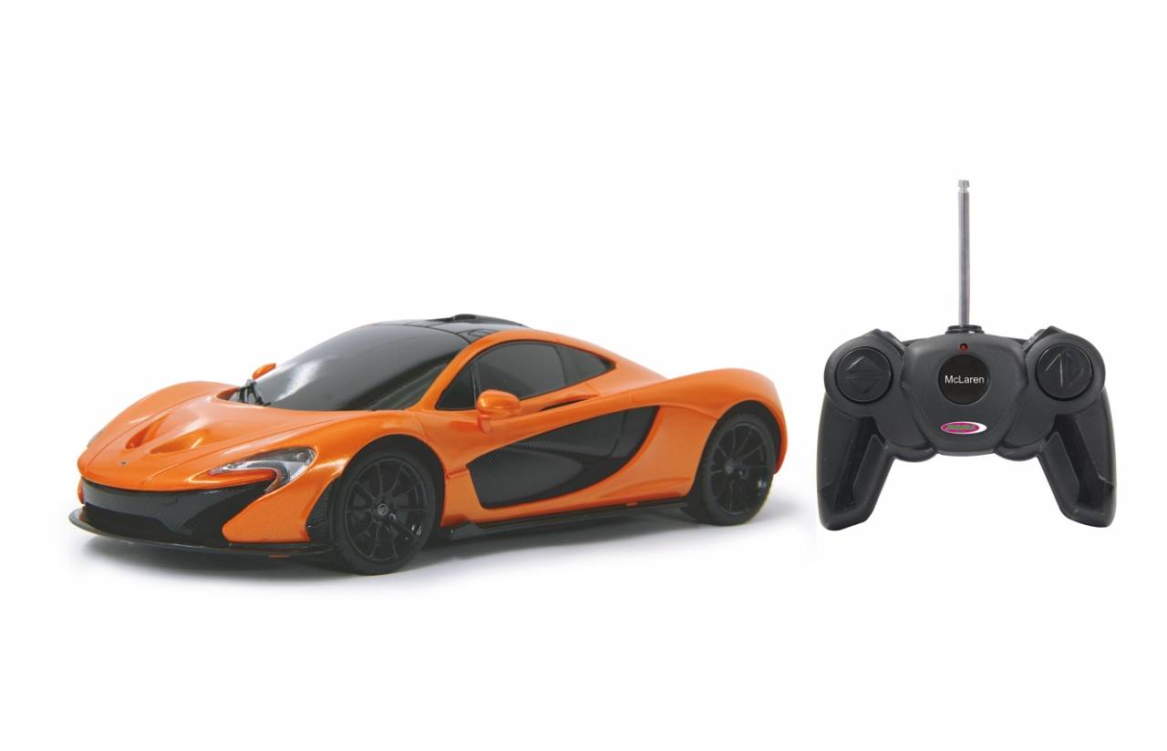 Orange McLaren Spielzeug-Sportwagen mit schwarzem Fernsteuergerät auf weißem Hintergrund.