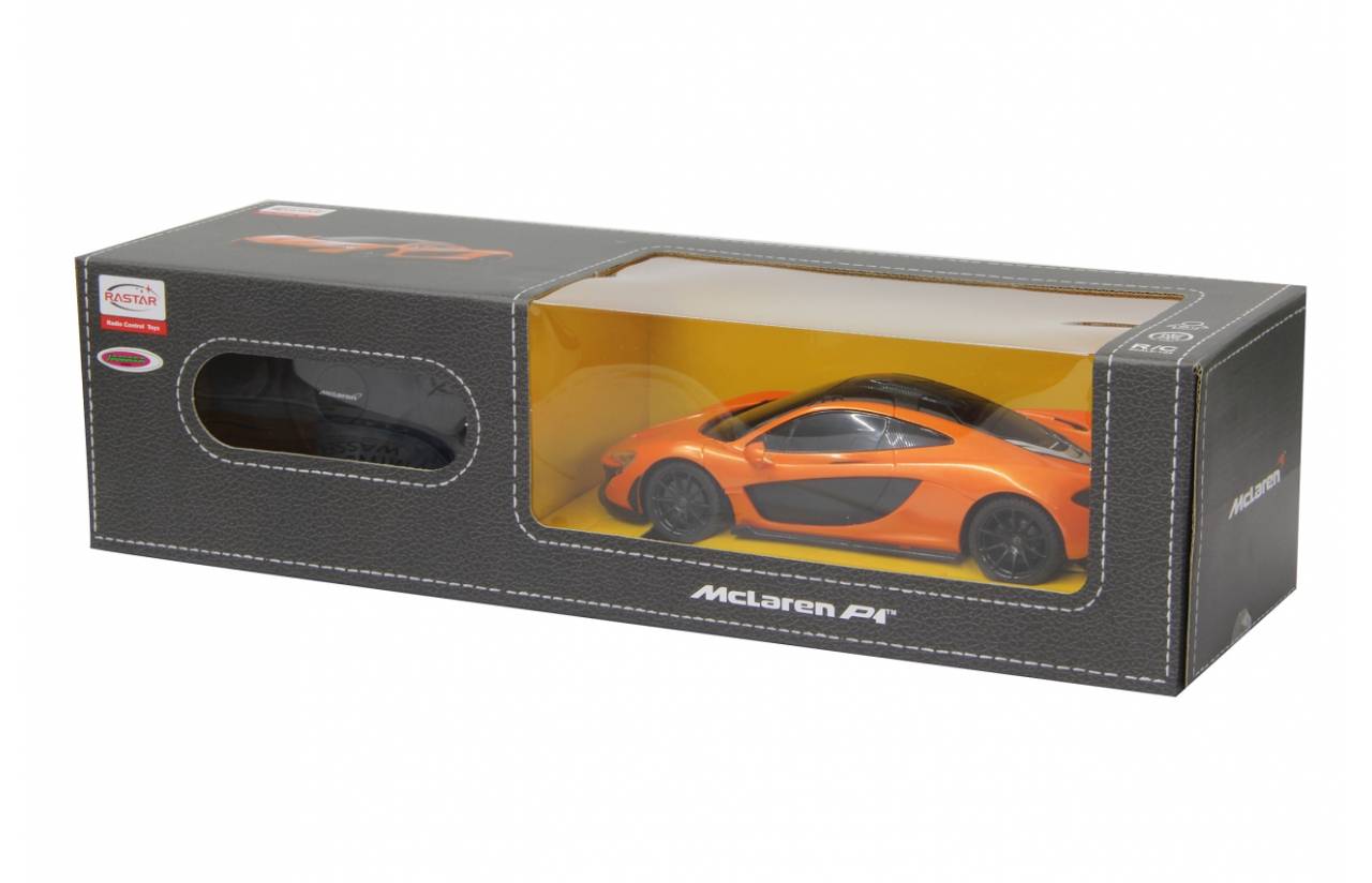 Orange McLaren P4 Modellauto in einer schwarzen Vitrine mit Sichtfenster, mit der Aufschrift „McLaren P4".