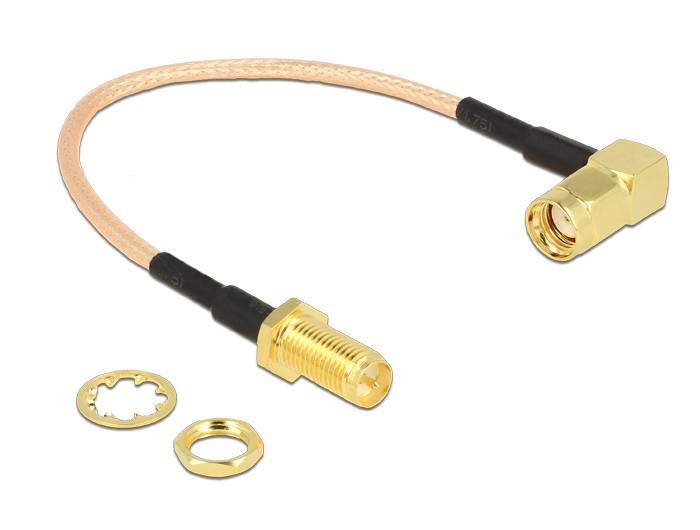 Koaxiales Adapterkabel mit vergoldeten Steckern und zwei Befestigungsunterlegscheiben auf weißem Hintergrund.