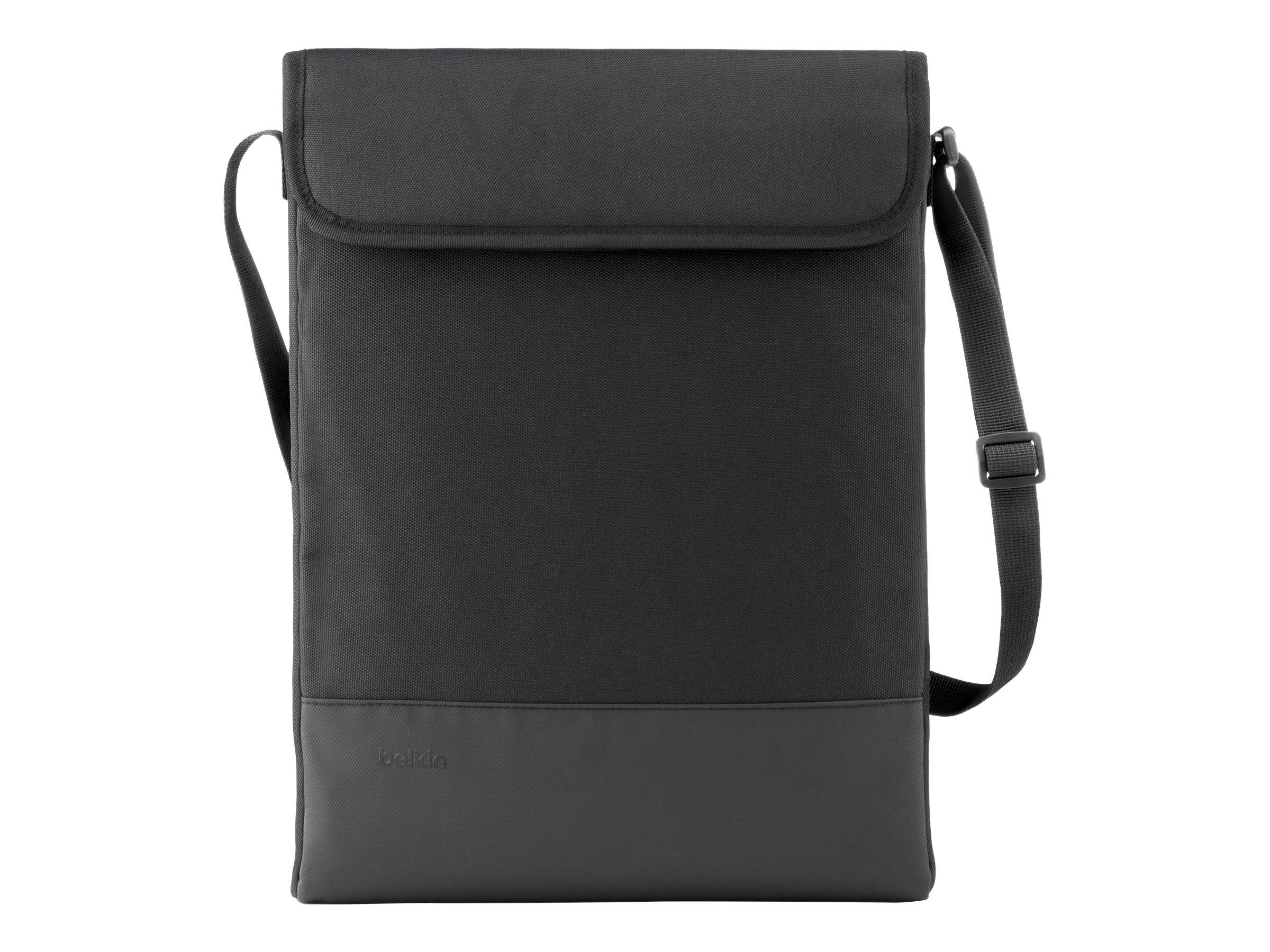 Schwarze rechteckige Schultertasche mit Klappendeckel und verstellbarem Riemen auf weißem Hintergrund.