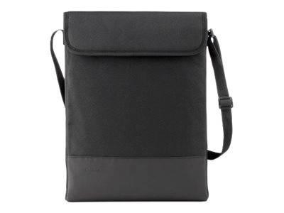 Schwarze rechteckige Schultertasche mit Klappenabschluss und verstellbarem Riemen auf einfachem weißem Hintergrund