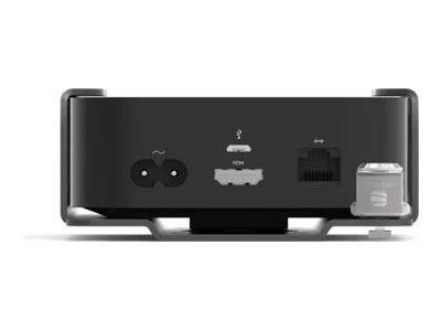 Vorderansicht eines schwarzen elektronischen Geräts mit Anschlüssen: Stromeingabe, HDMI, Ethernet und einem abnehmbaren Speichersteckplatz auf der rechten Seite.