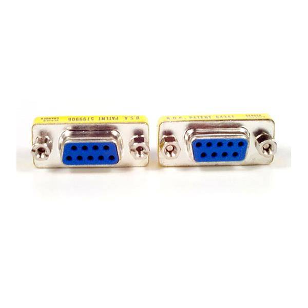 Zwei DB9-Seriellstecker mit blauen weiblichen Buchsen auf weißem Hintergrund.
