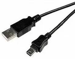 USB-Kabel mit einem Standard-USB-A-Stecker auf der einen Seite und einem kleineren USB-Mini-B-Stecker auf der anderen Seite.