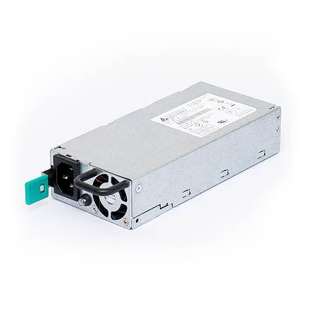 Silbernes Hot-Swap-Computernetzteilmodul mit hinterem Lüfter, Stromeingang und Griffgriff auf weißem Hintergrund.