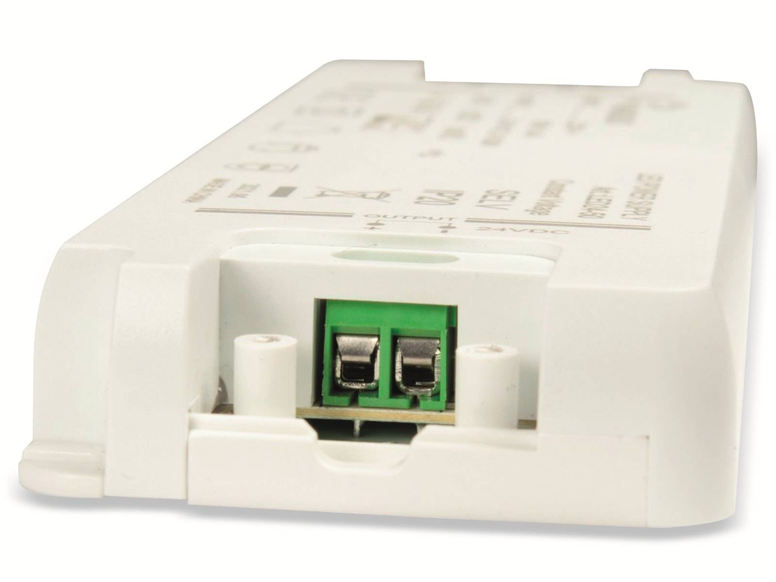 Nahaufnahme einer Anschlußstelle eines elektrischen Geräts, die einen grünen Klemmblock zur Drahtanbringung zeigt, Teil eines größeren elektronischen Moduls.