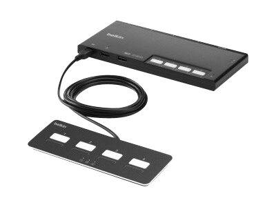 Schwarze elektronische Steuereinheit, die durch ein Kabel mit einem entsprechenden Vier-Tasten-Tastenfeld verbunden ist, auf weißem Hintergrund.