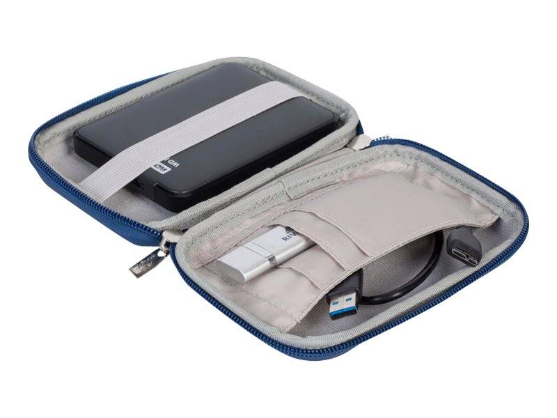Offene Reißverschluss-Technik-Organizer-Tasche mit einem Power Bank, USB-Stick, Ladekabel und kleinen Zubehörteilen.