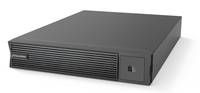 Schwarzer Rack-Server oder Speicher-Appliance mit belüftetem Frontpanel und kleiner verschließbarer Tür auf der rechten Seite.