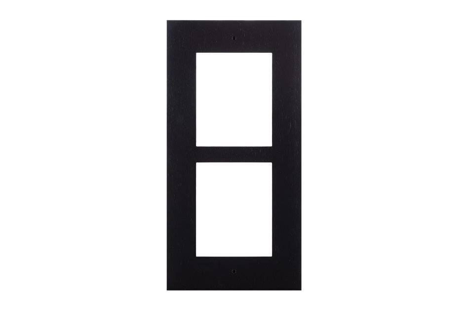 Eine schwarze, rechteckige, zweifach-Schalterplatte mit vertikaler Ausrichtung, die zwei offene Schlitze für Schalter zeigt.