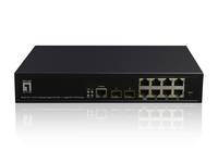Schwarzer Netzwerk-Switch mit mehreren Ethernet-Anschlüssen auf einer reflektierenden weißen Oberfläche