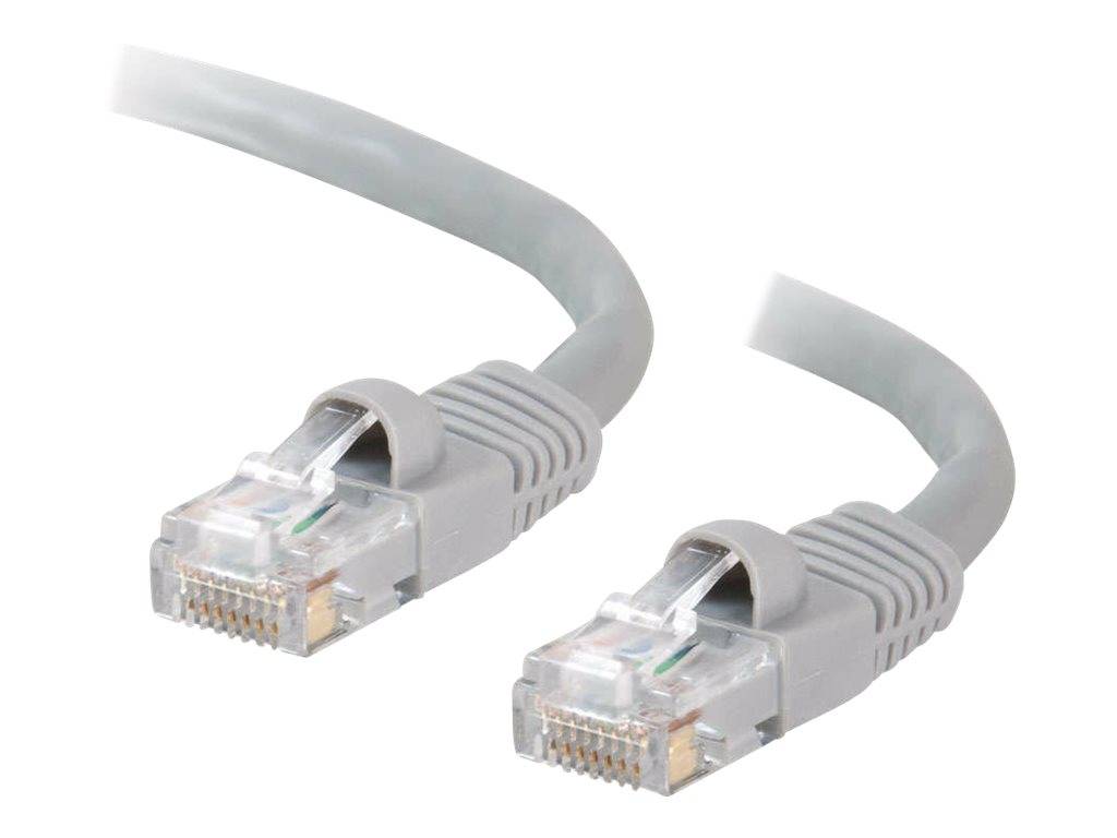 Zwei graue Ethernet-Kabelenden mit RJ45-Steckern auf weißem Hintergrund dargestellt.