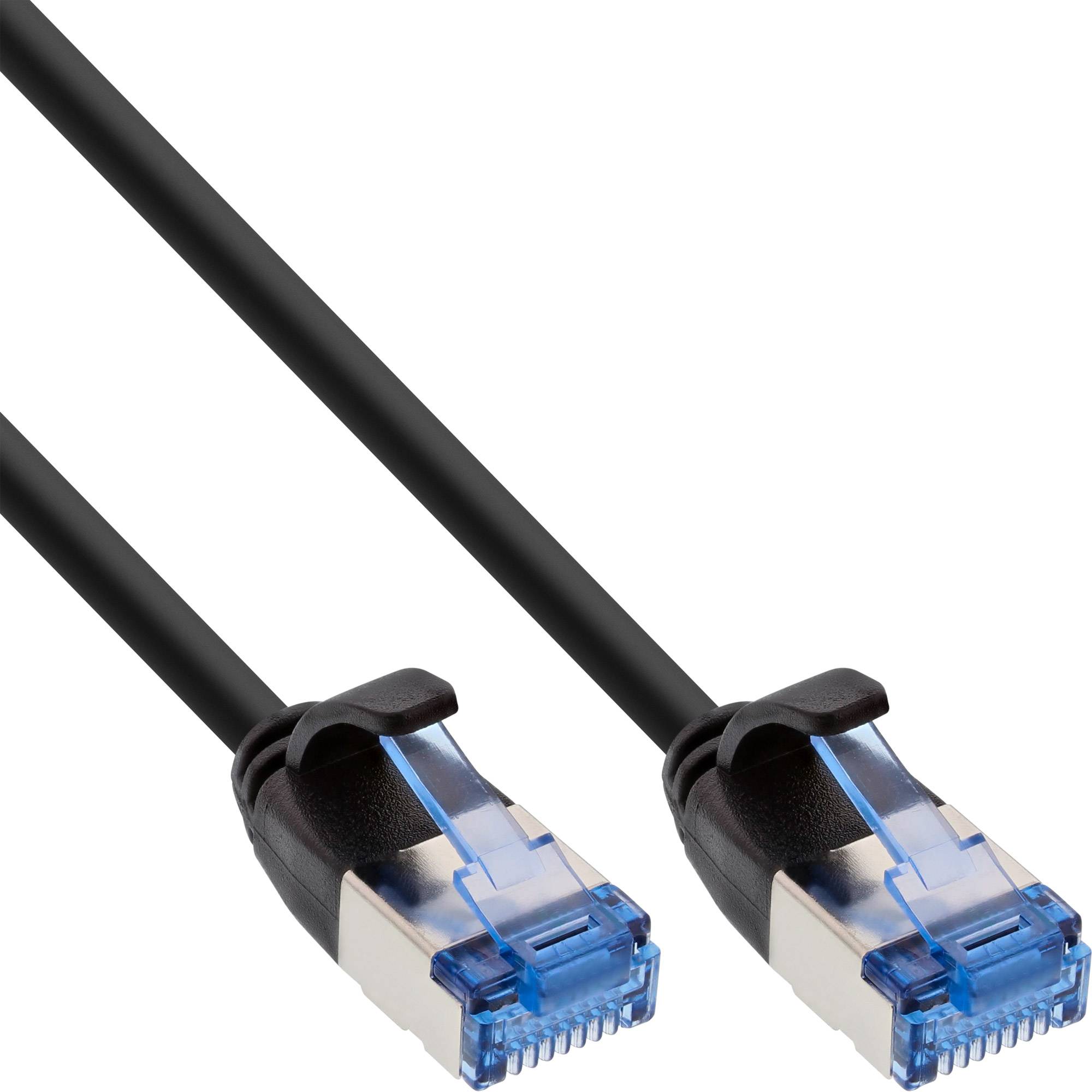 Zwei schwarze Ethernet-Kabel mit blauen RJ45-Steckern nebeneinander auf weißem Hintergrund dargestellt.