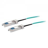 Zwei Glasfaserkabelstecker mit türkisen Kabeln auf weißem Hintergrund.