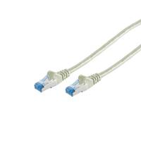 Zwei Ethernet-Kabelstecker mit blauen RJ45-Enden auf weißem Hintergrund.