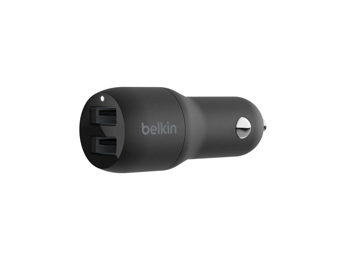 Schwarzer Belkin-Autoladegerät-Adapter mit zwei vorderen USB-Anschlüssen und einer seitlichen Freigabetaste auf weißem Hintergrund.