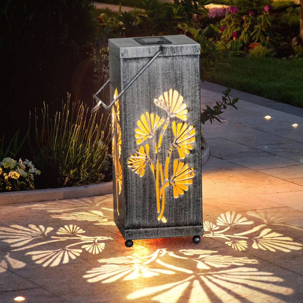 LED Solarleuchte Außenlampe Solar Hängeleuchte Solarlampe Gartenlaterne, Blumen Design Dekor Stanzungen, Metall, silber antik, L x B x H 11x11x26,8