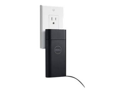 Dell-Stromadapter, der mit einem Kabel, das nach unten verläuft, an einer Wandsteckdose angeschlossen ist.