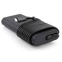 Schwarze rechteckige tragbare Powerbank mit angeschlossenem aufgewickeltem Ladekabel, dargestellt auf weißem Hintergrund.