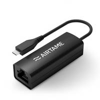 Schwarzer AIRTAME USB-C-zu-Ethernet-Adapter mit angebundenem Kabel und RJ45-Anschluss, gezeigt auf weißem Hintergrund.