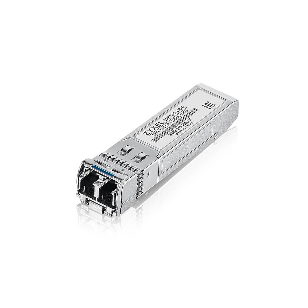 Silberfarbiges Faseroptik-Transceiver-Modul mit vorderem optischen Anschluss, dargestellt vor weißem Hintergrund.