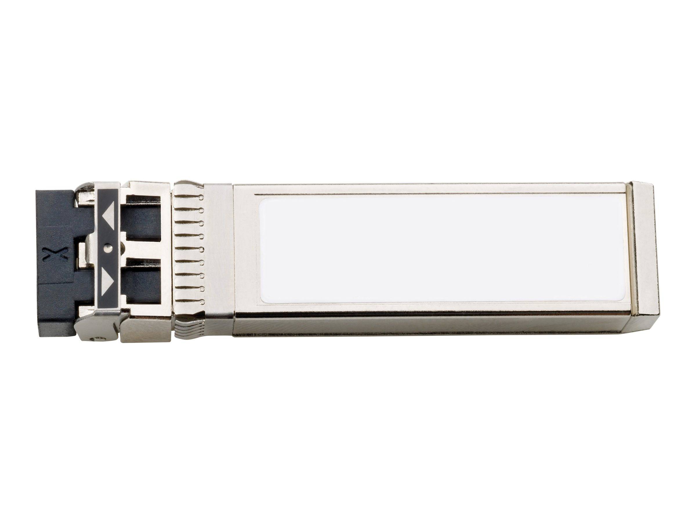 Nahaufnahme eines metallischen SFP-artigen Netzwerk-Transceiver-Moduls mit schwarzem Stecker auf weißem Hintergrund.