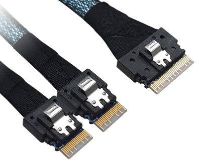 Drei schwarze Flachbandkabel-Stecker mit vergoldeten PCIe-ähnlichen Steckkanten auf weißem Hintergrund, dargestellt als Hardware-Kabelverbindung.