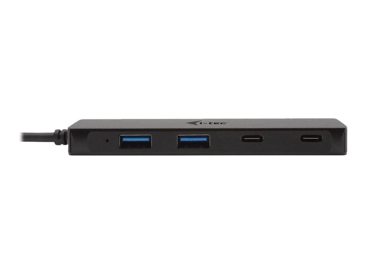 Schwarzer USB-C-Hub mit zwei blauen USB-A-Anschlüssen und zwei USB-C-Anschlüssen in Vorderansicht auf weißem Hintergrund