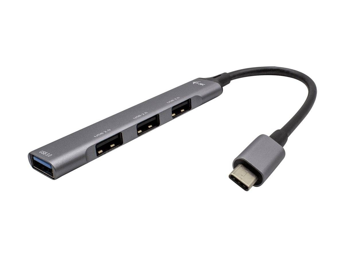 USB-C-Adapter-Hub mit einem USB-C-Stecker, drei USB-A-Anschlüssen und einem USB-C-Anschluss auf einem kurzen Kabel.