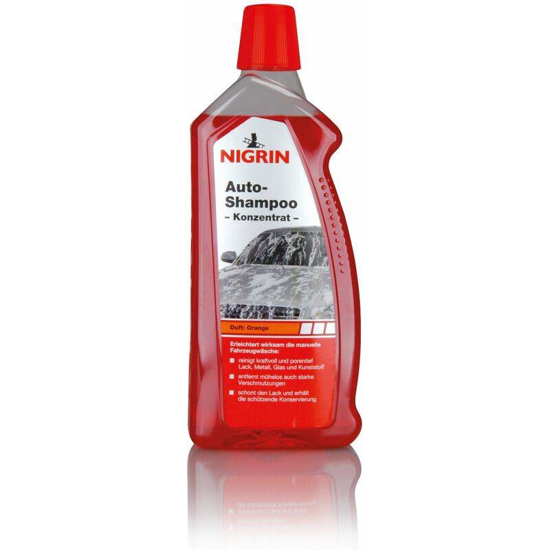 Eine rote Flasche mit der Aufschrift 'Nigrin Auto-Shampoo Konzentrat' und einem Bild eines Autos.
