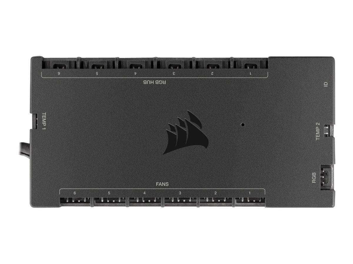 Draufsicht auf einen Corsair RGB/Lüfter-Controller-Hub mit mehreren nummerierten Anschlüssen und einem zentralen Corsair-Logo.