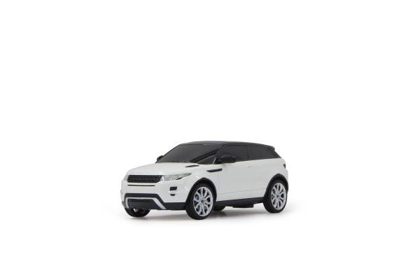 Weißes SUV-Auto in einem Studio vor einem einfachen weißen Hintergrund, Ansicht von vorne-links im Winkel.