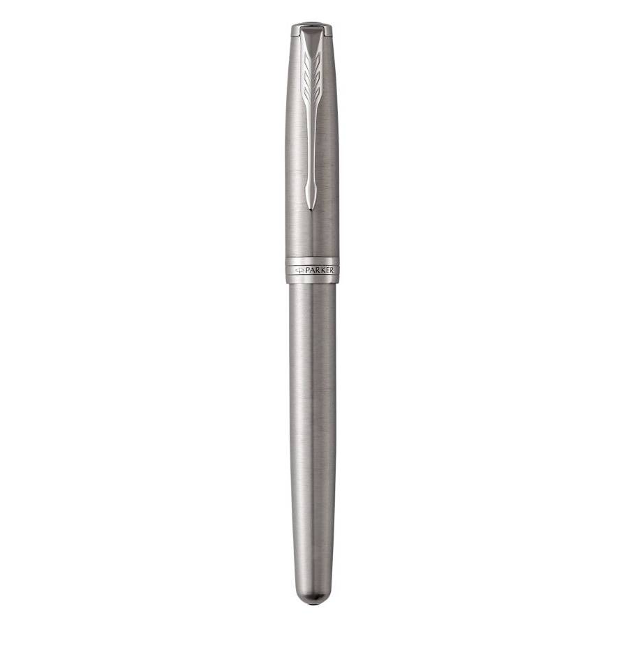 Silberner Metalltintenstift mit Clip, aufrecht auf weißem Hintergrund abgebildet.