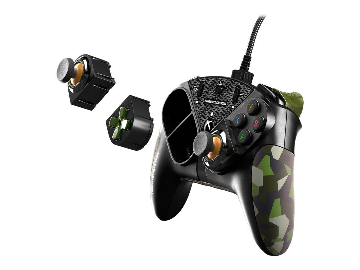 Schwarzer Spielecontroller mit austauschbaren Analog-Stick-Modulen und rutschfestem Griff in Tarnmuster, dargestellt mit zwei abgelösten Stick-Teilen auf weißem Hintergrund.