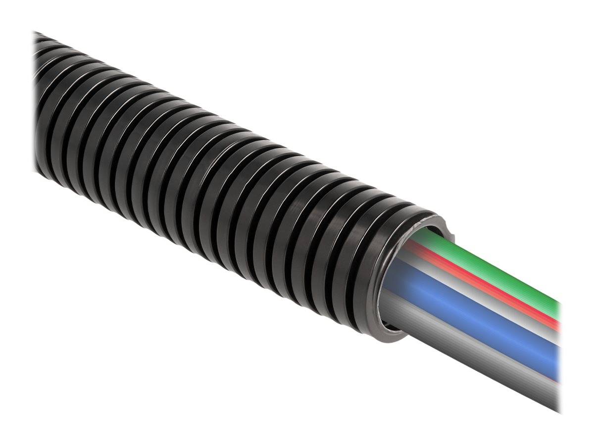 Schwarzes gewelltes Schutzrohr, das mehrere farbige Elektrokabel schützt, die an einem Ende auf weißem Hintergrund heraustreten