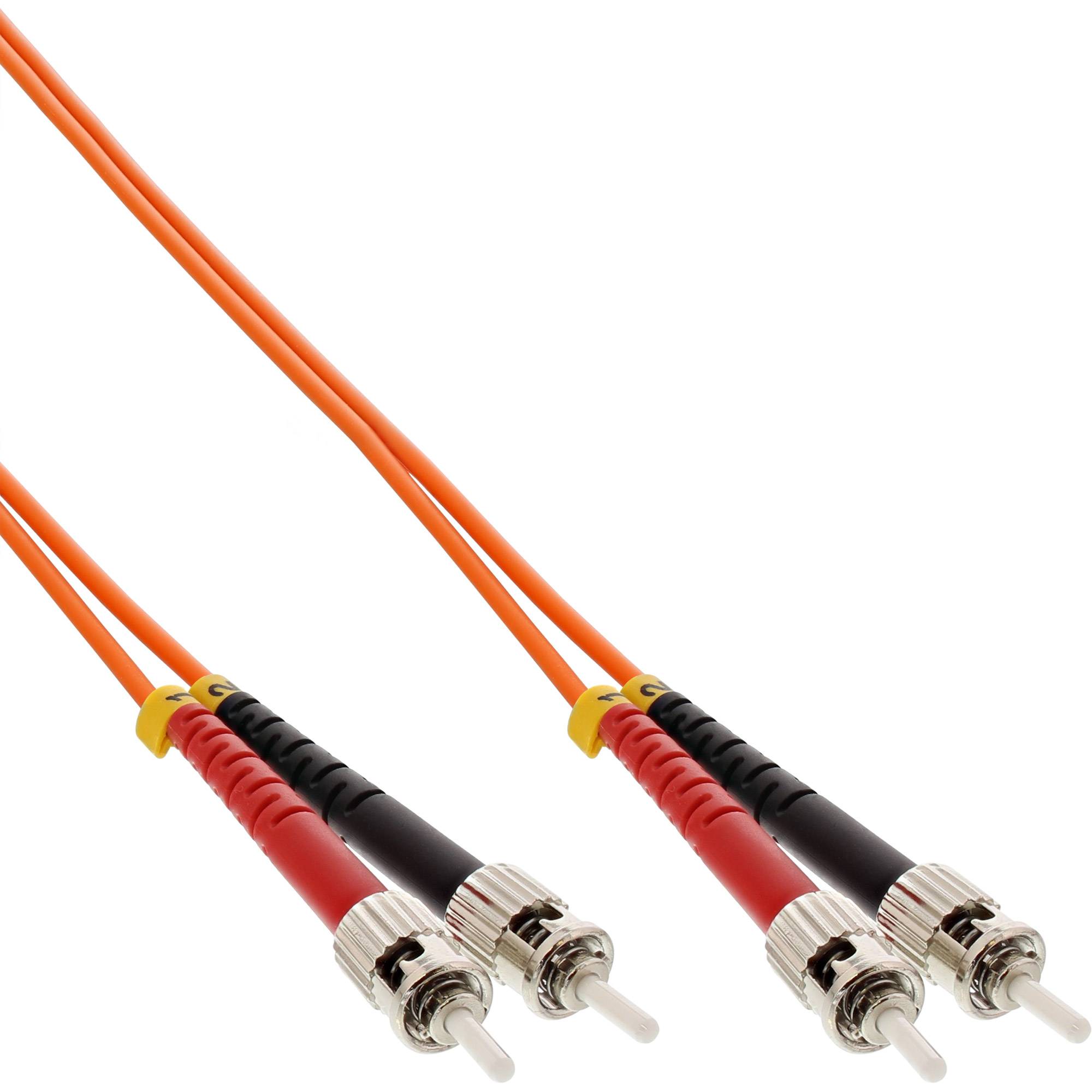 Orange Lichtwellenleiterkabel mit roten und schwarzen Steckverbindern, in einer Nahaufnahme auf weißem Hintergrund dargestellt.