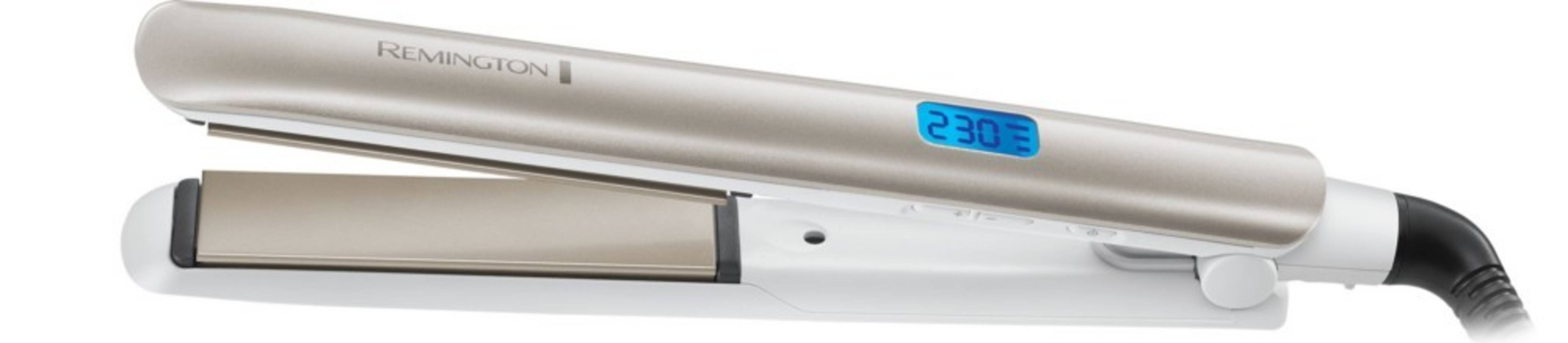 Silberner Remington-Haarglätter mit blauem digitalen Temperaturanzeige, die 230 anzeigt, teilweise offen gegen einen weißen Hintergrund dargestellt.