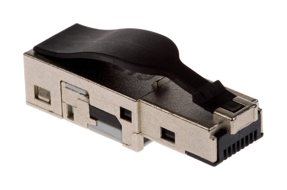 Nahaufnahme eines kleinen schwarz-silbernen elektronischen Steckverbindersteckers mit gewölbter Oberseite und Metallkontakten, isoliert auf weißem Hintergrund.