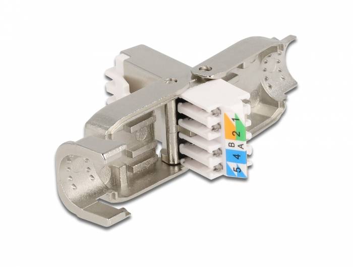 Metallischer RJ45-Ethernet-Stecker mit farbcodierten Drahtanschluss-Steckplätzen auf weißem Hintergrund